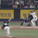 [약혐] KBO 두산 김명신 타구 강습장면.gif 이미지