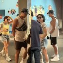 美-바디사랑 | 현빈♥손예진 LA 털털한 美 여름 휴가 중 LA 박물관 목격 아들 목격담 가족여행 화제