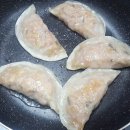 구불리만두 이미지