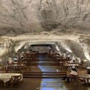 동굴식당 이미지