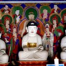 함안 장춘사 석조석가여래삼존좌상 이미지