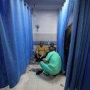 Gaza의 의료 시설에 대한 51 건의 공격이 있었으며 15 명의 의료인이 사망하고 27 명이 부상을 입었다 고 말했다. 이미지