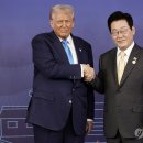 [속보] 트럼프 “우리는 합의를 이뤘다”…관세협상 타결 시사 이미지