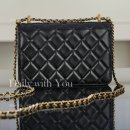 여름에 어울리는 투명 가죽백 | 샤넬 2026 봄여름 프리컬렉션 스몰 플랩백, 유광 카프스킨 블랙·화이트 완벽 정리 ✨