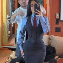 킴 카다시안이 드라마에서 입고나오는 변호사 옷 이미지