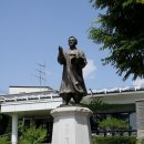 정지용 동상 이미지