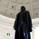 워싱턴에 위치한 토마스 제퍼슨 기념관은 미국 독립선언서의 집필진 중의 한명이며, 미국 3대 대통령인 토마스 제퍼슨의 탄생 200주년을 기념하여 세운 이미지