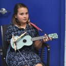 우쿨렐레 연주 이미지