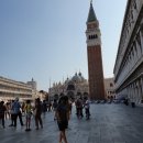 물위의 도시 이미지