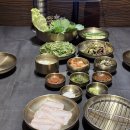 1916동북숯불구이 | 강원도 제철 재료와 고추장오겹살 한 판의 조화, 숯불에 고기 구워주는 여의도 맛집, 너와집