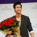 꽃을든남자 이미지