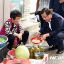 휴일맞아 등산 즐기는 시민들/농산물은 신토불이 밀양아리랑시장으로 오이소~/ ‘코 앞에 온 추석’ 시민들로 붐비는 전통시장 이미지