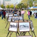 독서를 통한 행복 찾기 이미지