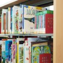 동구도서관 1층 이미지