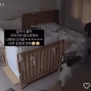 홈캠에 남편과 딸아이가 찍혔는데 너무 귀여운 장면이 녹화되었음......GIF 이미지