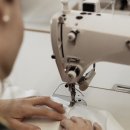 의류 수선(야간) 이미지