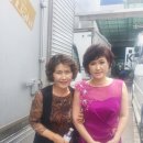 2016년 6월21일 화요일 오후3시 KBS 전국노래자랑 인천 부평구 편 인천 삼산월드체육관 에서 가수 김용임 하고 우리 엄마하고 함께 찍은 기념사진 입니다 이미지