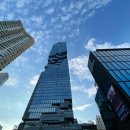 Sky Walk가 있는 태국에서 가장 높은 루프탑 전망대인 킹파워 마하나컨(Mahanakhon) 이미지