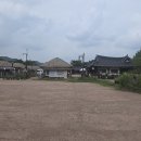 소나무숲속의하얀집 이미지