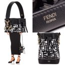 여름에 어울리는 투명 가죽백 이미지