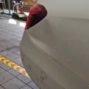벤츠 E300 뒤펜더 주차기둥 접촉 가로 깊은 일자 찌그러짐 덴트복원 수지덴트 방배동덴트 서초구덴트 서울덴트복원 이미지
