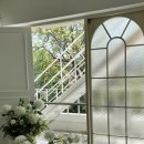 희재장식 | [토탈스튜디오] 보다연희재 - 2층 흰 벽 센터피스 배경