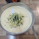 멸치가살아있는국수 이미지