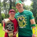 피난을 떠나는 가족 이미지