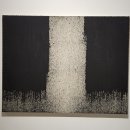 아트 스페이스3 : 최상철 개인전 &lt;아득히 먼&gt; 돌에 물감을 묻혀 굴리는 작업 방식으로 작품을 하는...