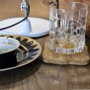 커피와 책이 있는 이미지