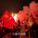 쏟아지는 컵 이미지