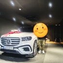 퍼스트라인 | 벤츠 GLS 450d AMG 라인 출고 후기 도로 위의 퍼스트 클래스 폴라 화이트의 우아함이 돋보이는 SUV