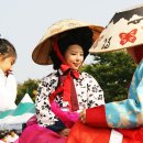 [포토현장]-16일 부터 진행되었던 서울 한강 마포나루 새우젓 축제에서 본 어우동 과 마포나루 100년전 상인들의 모습들 이미지