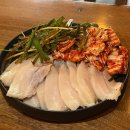 소굴 | 종각 술집 너구리소굴 가브리살 수육 맛집 데이트 후기