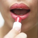 불황 속의 붉은 유혹, ‘립스틱 효과’의 경제학 이미지