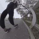 산책길 액션캠 설정 잘못한 외국인 대참사 .gif 이미지