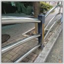 경기도 수원시 장안구 하률로(일부구간 어린이보호구역) | 천호동 차량 충돌로 휘어진 학교 앞 가드레일 교체 수리