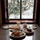 계절에 어울리는 테이블 꽃장식 | 성산 카페 난산리다방 후기, 제주브런치로 완성한 아침 식사