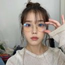 아이유 안경 이미지