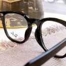 안경 파는 남자 이미지