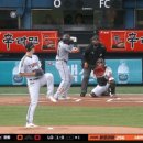 박해민의 수비를 피해서 담장을 넘기는 플로리얼 시즌 7호 홈런.gif 이미지