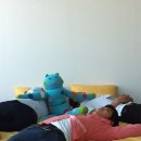 인형과 함께 이미지