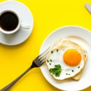 "아침에 먹은 달걀과 커피" 최악의 음식 궁합 5가지 이미지