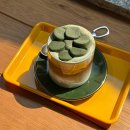 사월이네 | 인사동 감성카페 사월의 물고기 진짜 쑥떡이 올라간 쑥크림라떼 후기