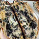 빵보다 속재료가 더 많다… 오픈 전부터 줄 서는 ‘인천의 성심당’ 식사빵 맛집 이미지