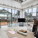 농업기술센터 6차산업관 | 영덕 TV 설치｜농업기술센터 유리 온실에 75인치 TV와 음향 시스템 구성