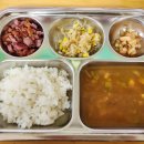 딸기 자두들 맛있는 점심시간♡ 이미지