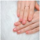 손끝에서 피어나는 네일아트 이미지