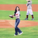 WC 1차전 시구하는 트리플에스 김채연 이미지