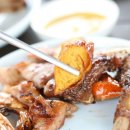 하늘과 소나무 이미지